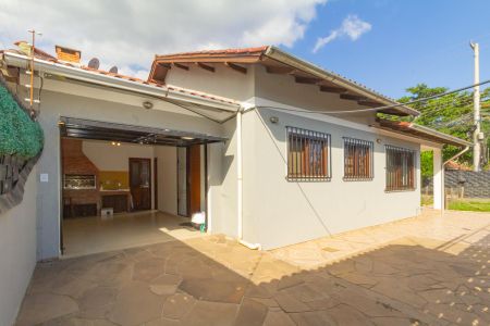 Casa à venda com 104m², 3 quartos e 3 vagasFachada Lateral/Garagem