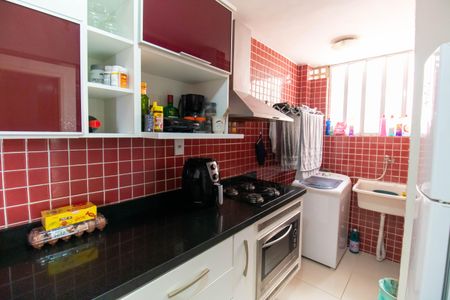 Apartamento à venda com 64m², 2 quartos e 1 vaga Apartamento à venda com 64m², 2 quartos e 1 vagaCozinha e Área de Serviço