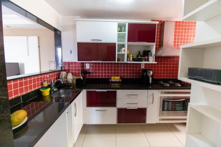 Apartamento à venda com 64m², 2 quartos e 1 vaga Apartamento à venda com 64m², 2 quartos e 1 vagaCozinha e Área de Serviço