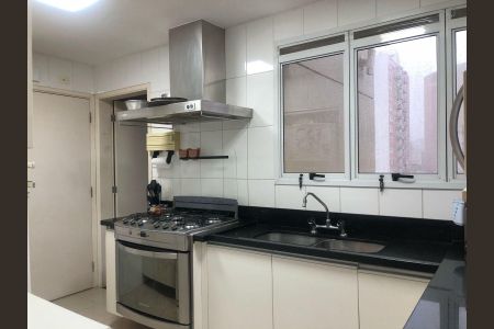Apartamento à venda com 221m², 4 quartos e 4 vagas