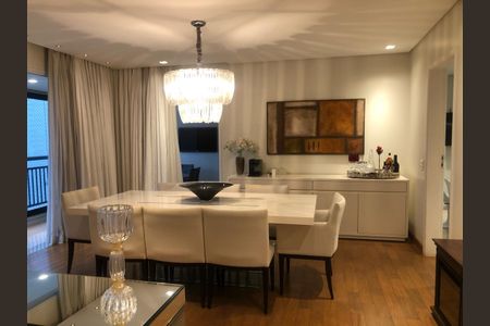 Apartamento à venda com 221m², 4 quartos e 4 vagas
