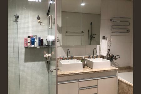 Apartamento à venda com 221m², 4 quartos e 4 vagas