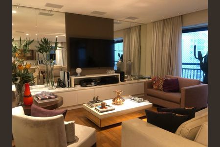 Apartamento à venda com 221m², 4 quartos e 4 vagas