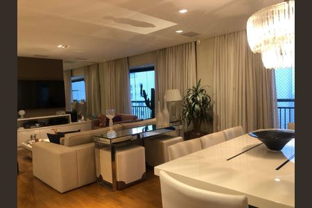 Apartamento à venda com 221m², 4 quartos e 4 vagas