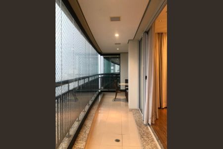 Apartamento à venda com 221m², 4 quartos e 4 vagas