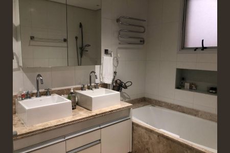 Apartamento à venda com 221m², 4 quartos e 4 vagas