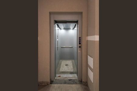 Apartamento à venda com 35m², 2 quartos e sem vaga Apartamento à venda com 35m², 2 quartos e sem vagaElevador