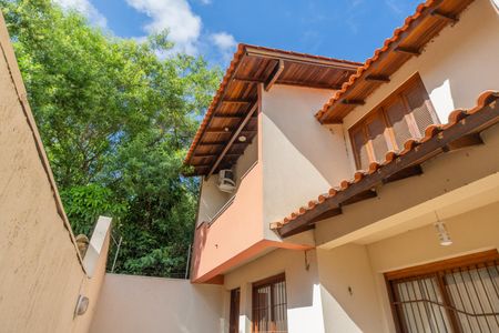 Casa de condomínio para alugar com 64m², 2 quartos e 1 vaga Casa de condomínio para alugar com 64m², 2 quartos e 1 vagaFachada