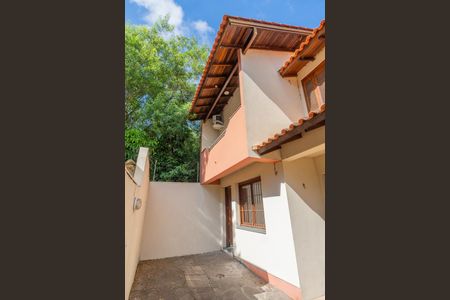 Casa de condomínio para alugar com 64m², 2 quartos e 1 vaga Casa de condomínio para alugar com 64m², 2 quartos e 1 vagaFachada