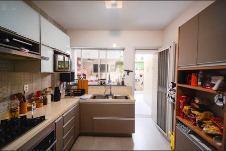 Casa à venda com 320m², 6 quartos e 1 vagaCozinha 2