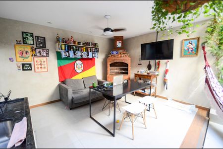 Casa à venda com 320m², 6 quartos e 1 vagaÁrea de Serviço 2