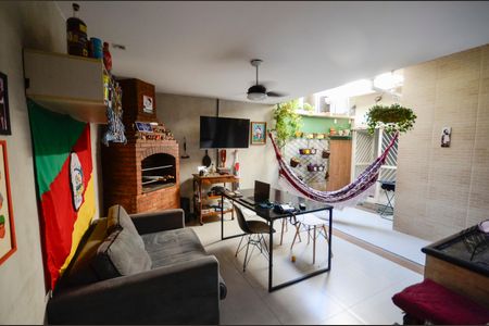 Casa à venda com 320m², 6 quartos e 1 vagaÁrea de Serviço 2