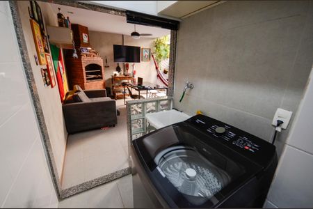 Casa à venda com 320m², 6 quartos e 1 vagaÁrea de Serviço 2