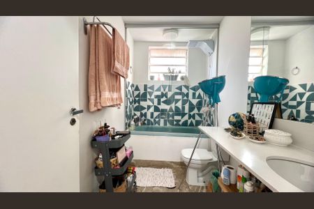 Apartamento para alugar com 140m², 3 quartos e 1 vaga Apartamento para alugar com 140m², 3 quartos e 1 vagaBanheiro da Suíte 1