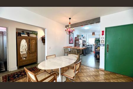 Apartamento para alugar com 140m², 3 quartos e 1 vaga Apartamento para alugar com 140m², 3 quartos e 1 vagaSala de Jantar