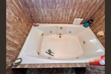 Apartamento à venda com 202m², 2 quartos e 2 vagasBanheiro da Suíte