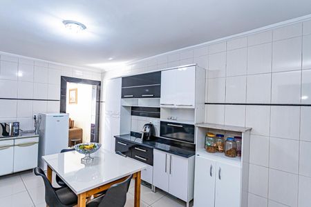 Casa à venda com 115m², 3 quartos e 2 vagas Casa à venda com 115m², 3 quartos e 2 vagasCozinha