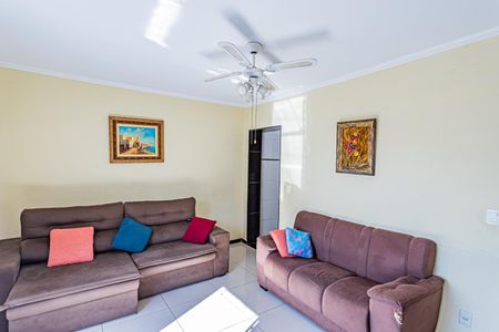 Casa à venda com 115m², 3 quartos e 2 vagas Casa à venda com 115m², 3 quartos e 2 vagasSala