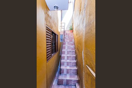 Casa à venda com 115m², 3 quartos e 2 vagas Casa à venda com 115m², 3 quartos e 2 vagasEscada