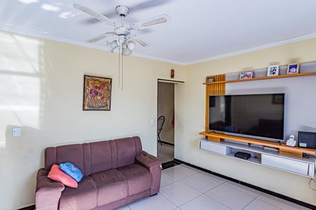 Casa à venda com 115m², 3 quartos e 2 vagas Casa à venda com 115m², 3 quartos e 2 vagasSala