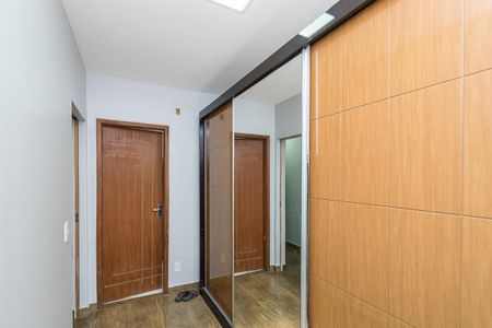Casa à venda com 400m², 4 quartos e 2 vagasQuarto 3 Suíte 1 - Closet