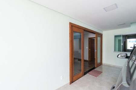 Casa à venda com 400m², 4 quartos e 2 vagasGaragem - Entrada lateral