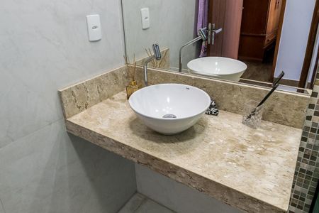 Casa à venda com 400m², 4 quartos e 2 vagasBanheiro Social