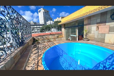 Apartamento à venda com 240m², 4 quartos e 4 vagas Apartamento à venda com 240m², 4 quartos e 4 vagasÁrea comum - Piscina