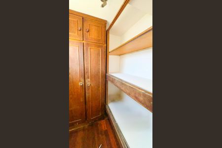 Apartamento à venda com 240m², 4 quartos e 4 vagas Apartamento à venda com 240m², 4 quartos e 4 vagasÁrea comum