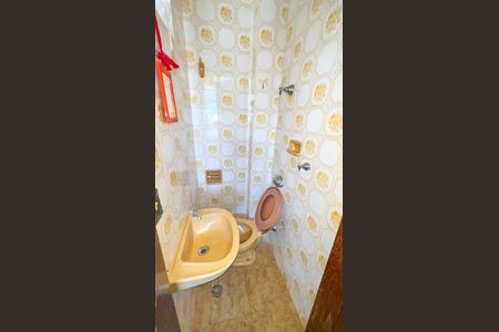 Apartamento à venda com 240m², 4 quartos e 4 vagas Apartamento à venda com 240m², 4 quartos e 4 vagasBanheiro 3