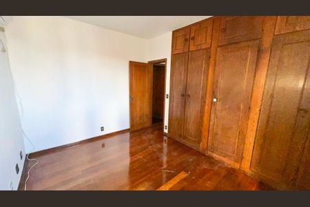 Apartamento à venda com 240m², 4 quartos e 4 vagas Apartamento à venda com 240m², 4 quartos e 4 vagasSuíte