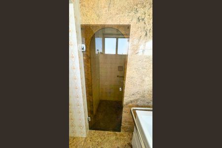 Apartamento à venda com 240m², 4 quartos e 4 vagas Apartamento à venda com 240m², 4 quartos e 4 vagasBanheiro 2