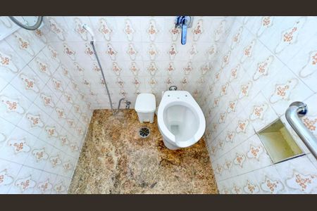 Apartamento à venda com 240m², 4 quartos e 4 vagas Apartamento à venda com 240m², 4 quartos e 4 vagasBanheiro 2