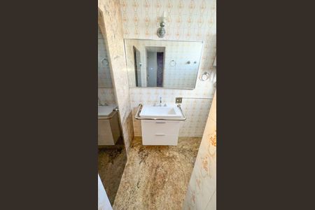 Apartamento à venda com 240m², 4 quartos e 4 vagas Apartamento à venda com 240m², 4 quartos e 4 vagasBanheiro 2