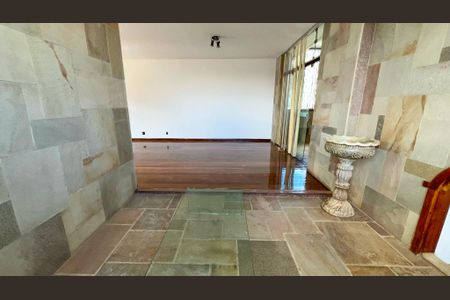 Apartamento à venda com 240m², 4 quartos e 4 vagas Apartamento à venda com 240m², 4 quartos e 4 vagasÁrea comum