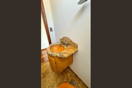 Apartamento à venda com 240m², 4 quartos e 4 vagas Apartamento à venda com 240m², 4 quartos e 4 vagasBanheiro da Suíte