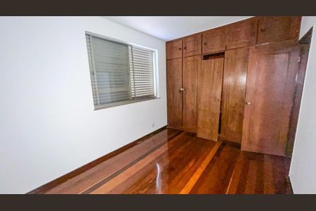 Apartamento à venda com 240m², 4 quartos e 4 vagas Apartamento à venda com 240m², 4 quartos e 4 vagasSuíte