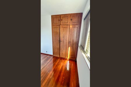 Apartamento à venda com 240m², 4 quartos e 4 vagas Apartamento à venda com 240m², 4 quartos e 4 vagasSuíte