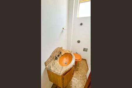 Apartamento à venda com 240m², 4 quartos e 4 vagas Apartamento à venda com 240m², 4 quartos e 4 vagasBanheiro da Suíte