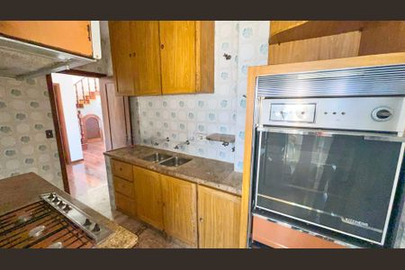 Apartamento à venda com 240m², 4 quartos e 4 vagas Apartamento à venda com 240m², 4 quartos e 4 vagasCozinha