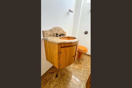 Apartamento à venda com 240m², 4 quartos e 4 vagas Apartamento à venda com 240m², 4 quartos e 4 vagasBanheiro da Suíte