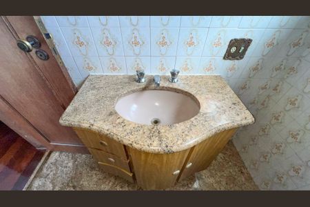 Apartamento à venda com 240m², 4 quartos e 4 vagas Apartamento à venda com 240m², 4 quartos e 4 vagasBanheiro 3