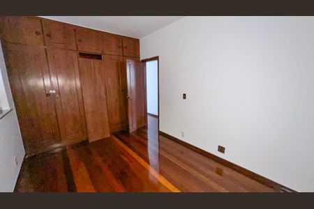 Apartamento à venda com 240m², 4 quartos e 4 vagas Apartamento à venda com 240m², 4 quartos e 4 vagasSuíte