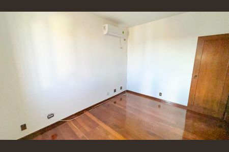 Apartamento à venda com 240m², 4 quartos e 4 vagas Apartamento à venda com 240m², 4 quartos e 4 vagasQuarto 2