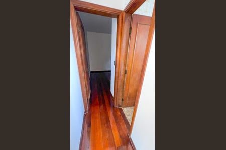 Apartamento à venda com 240m², 4 quartos e 4 vagas Apartamento à venda com 240m², 4 quartos e 4 vagasCorredor dos Quartos