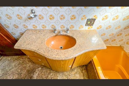 Apartamento à venda com 240m², 4 quartos e 4 vagas Apartamento à venda com 240m², 4 quartos e 4 vagasBanheiro da Suíte