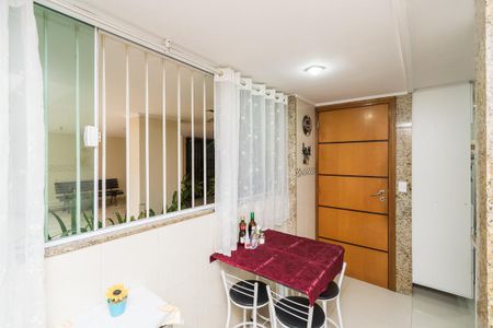 Apartamento à venda com 90m², 2 quartos e 1 vagaÁrea de Serviço