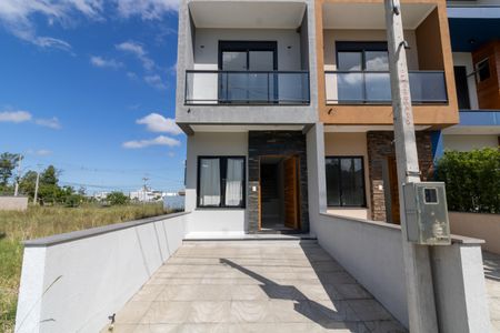 Casa à venda com 108m², 2 quartos e 2 vagas Casa à venda com 108m², 2 quartos e 2 vagasFachada