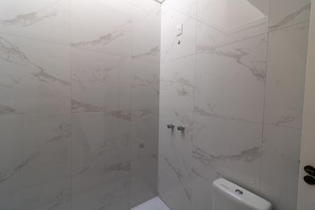 Casa à venda com 108m², 2 quartos e 2 vagas Casa à venda com 108m², 2 quartos e 2 vagasBanheiro da Suíte 1