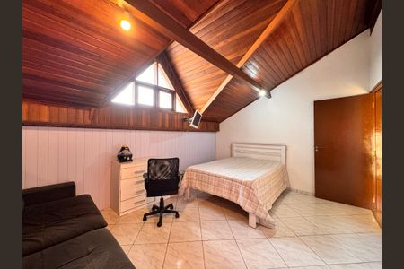 Casa à venda com 241m², 4 quartos e 6 vagas Casa à venda com 241m², 4 quartos e 6 vagasQuarto 3